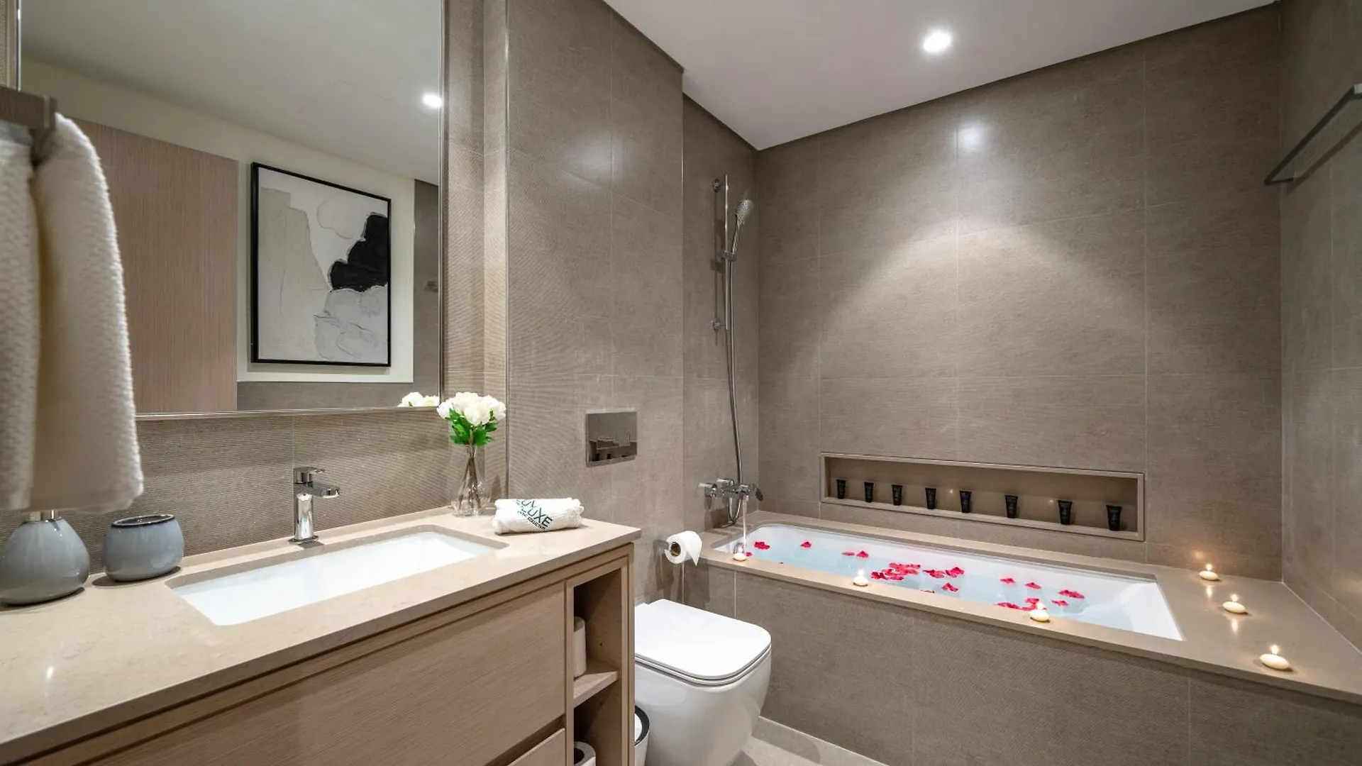 Luxe Living At Grande Signature - Burj Khalifa And Sea Views - Brand New Dubai Apartment